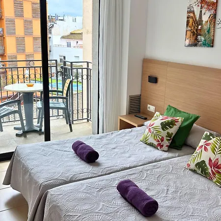 Sakura - Modern With Parking & Swimming Pool *