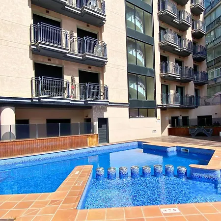 Sakura - Modern With Parking & Swimming Pool