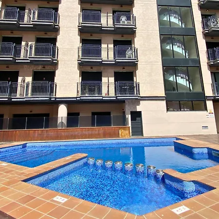 Apartmán Sakura - Modern With Parking & Swimming Pool