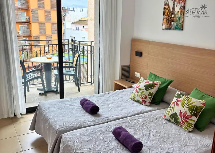 Sakura - Modern With Parking & Swimming Pool *