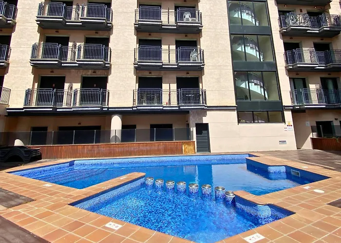 Apartmán Sakura - Modern With Parking & Swimming Pool